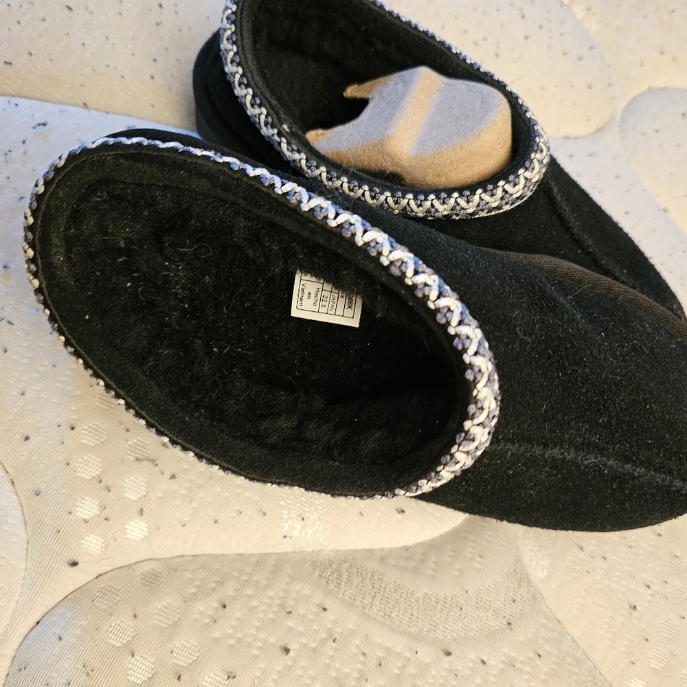 UGGS - Picture 6 of 7